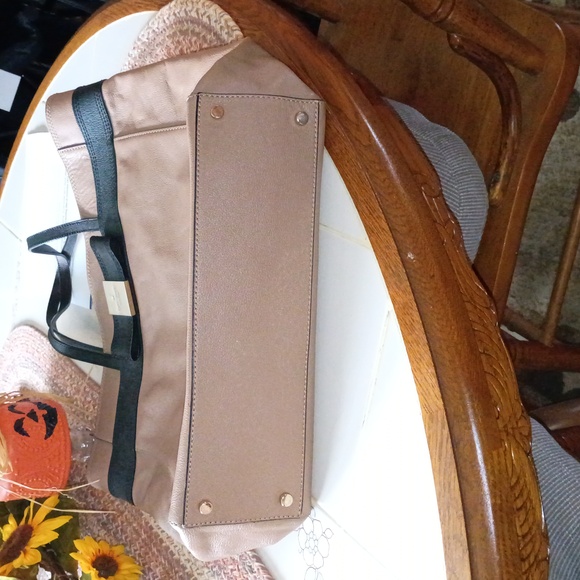 Kate Spade Primrose Hill ToteTan and Black  Bag - Picture 8 of 8